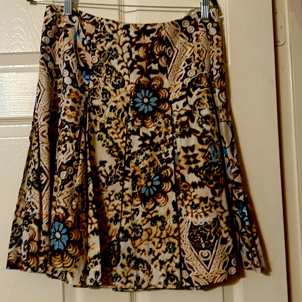 Beautiful 2 piece suit.